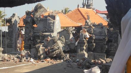 kerusakan bangunan akibat gempa di desa depeha